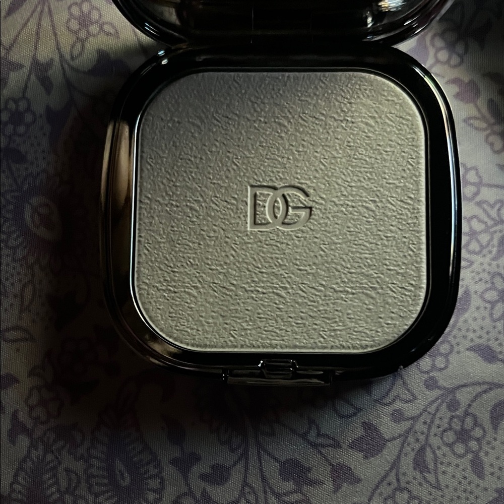 Dolce & Gabbana Solar Glow bare skin beautifier - Picture 9 of 10